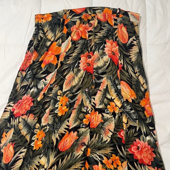midi to maxi floral hawaiian print skirt with button details down the front - Picture 4 of 7